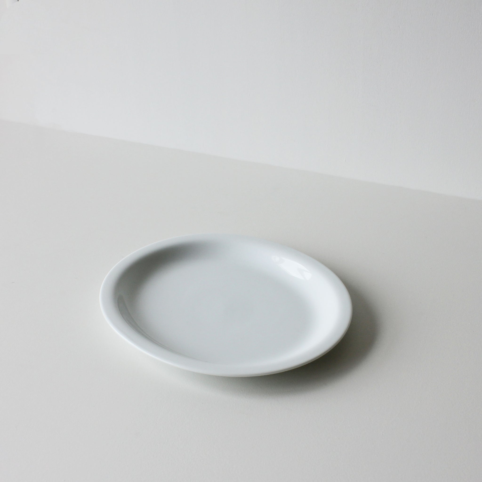 Oval Flat Dinner Plate by Cecilie Manz