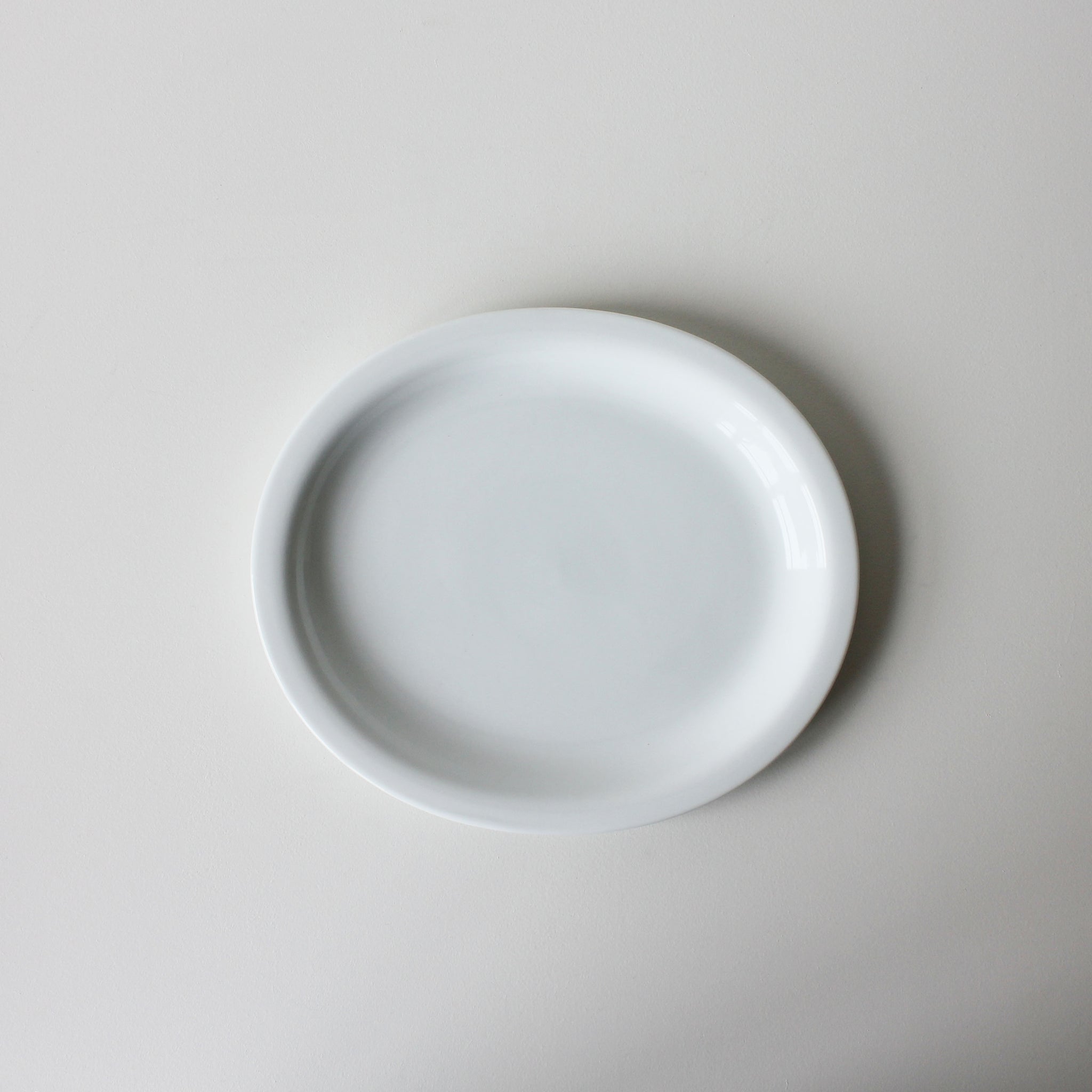 Oval Flat Dinner Plate by Cecilie Manz